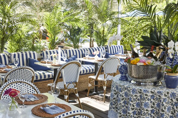 Outdoor dining - Holiday House Palm Springs (Palm Springs)