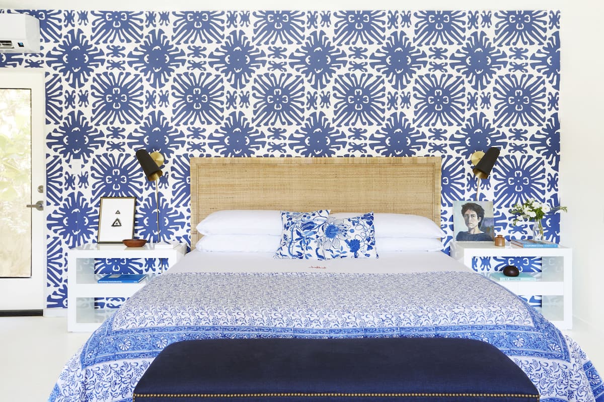 Minibar, iron/ironing board, bed sheets