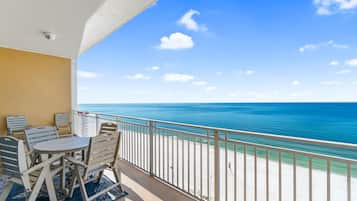 Appart'hôtel, 3 chambres, vue océan, en front de plage | Balcon