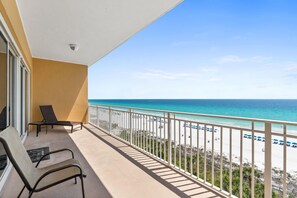 Apartamento, 3 habitaciones, vistas al mar | Balcón