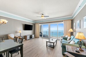 Apartment, 3 Schlafzimmer, Meerblick | Wohnbereich | Fernseher