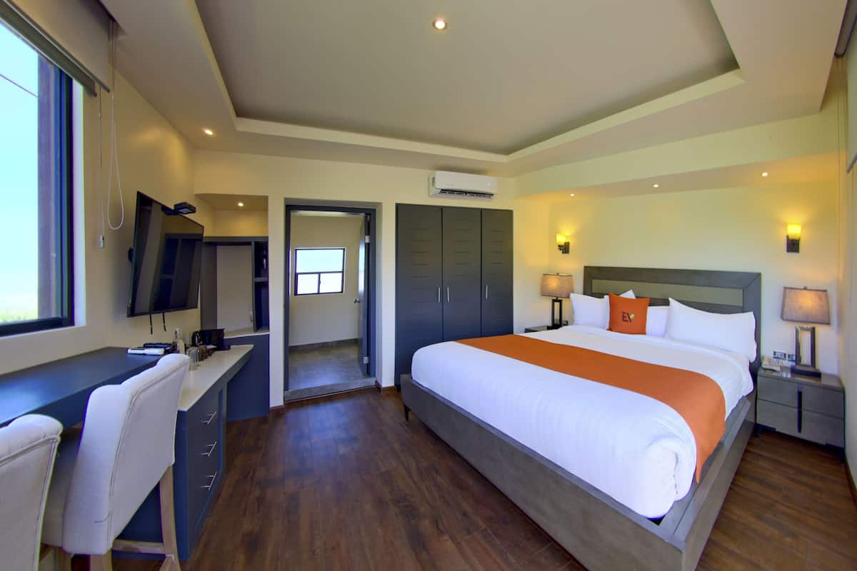 1 bedroom, in-room safe, iron/ironing board, free WiFi
