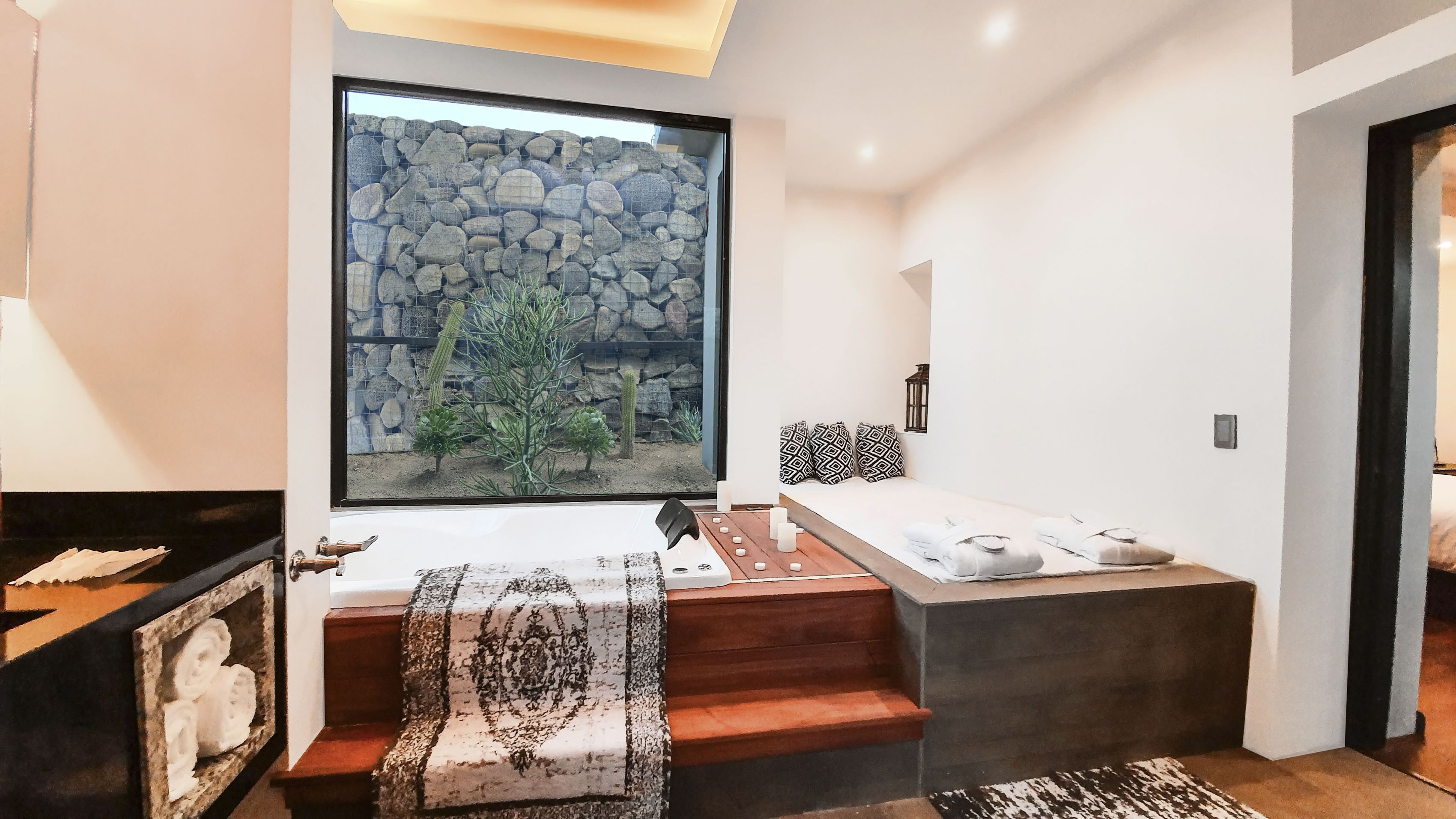 Presidential Suite, 1 Bedroom | Bathroom | Shower, free toiletries, hair dryer, bathrobes