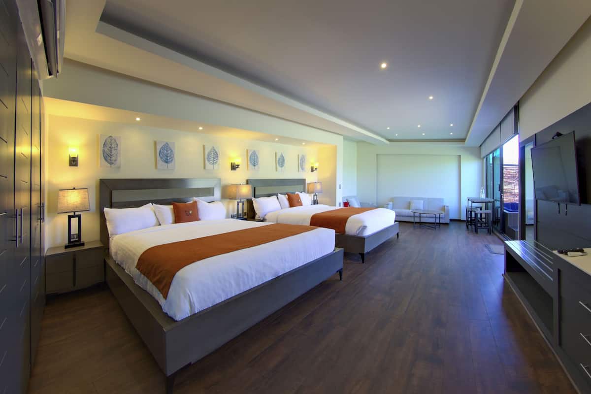 1 bedroom, in-room safe, iron/ironing board, free WiFi