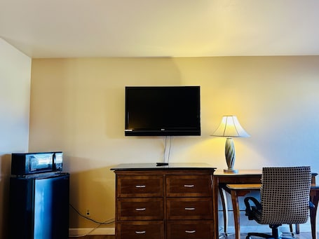 办公桌、遮光窗帘、免费 WiFi、床单. 方济会旅馆
