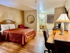 Escritorio, cortinas blackout, wifi gratis y ropa de cama