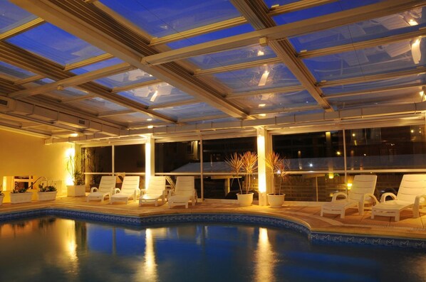 室內泳池、室外泳池