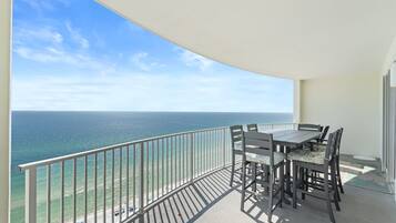 Condo, 2 Bedrooms, Ocean View (1904) | Balcony
