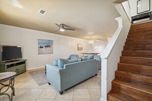 Condo, 2 Bedrooms (38) | Living area