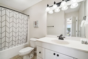 Duschwanne, Komfortbadewanne, Handtücher