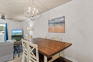 Apartment | Essbereich im Zimmer