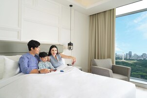 Minibar, in-room safe, desk, laptop workspace