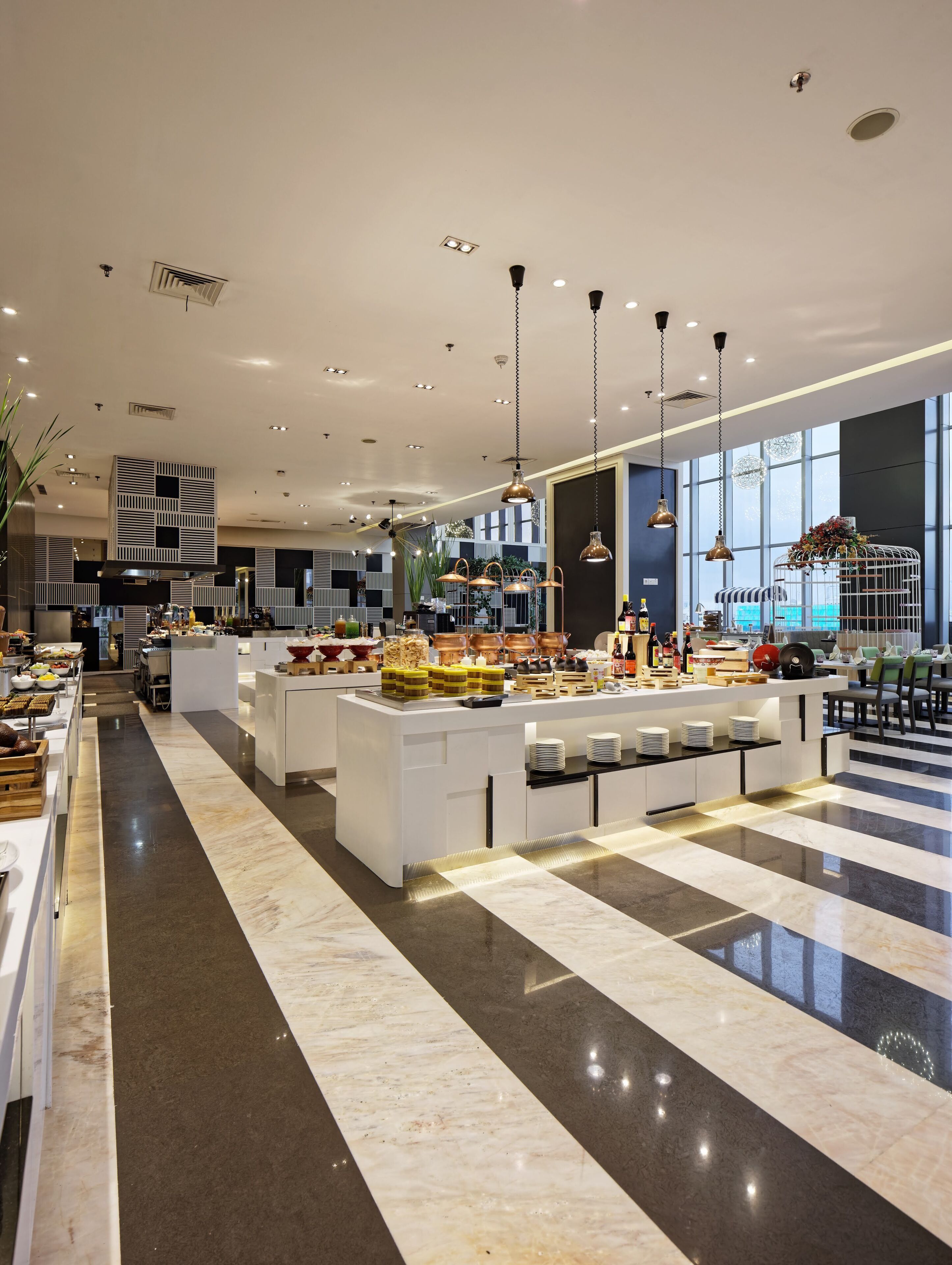 Breakfast, lunch, dinner served; international cuisine 