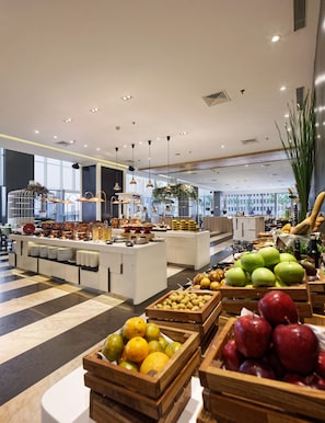 Daily buffet breakfast for a fee - Vertu Harmoni Jakarta (Jakarta)