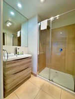 Apartamento, 1 habitación, balcón | Baño