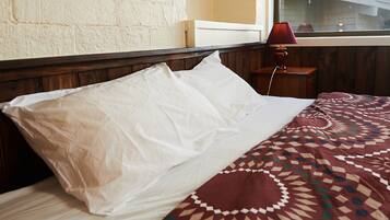 Habitación | Tabla de planchar con plancha y wifi