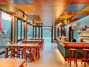 Interior - Lakeside 46 (Shoufeng)