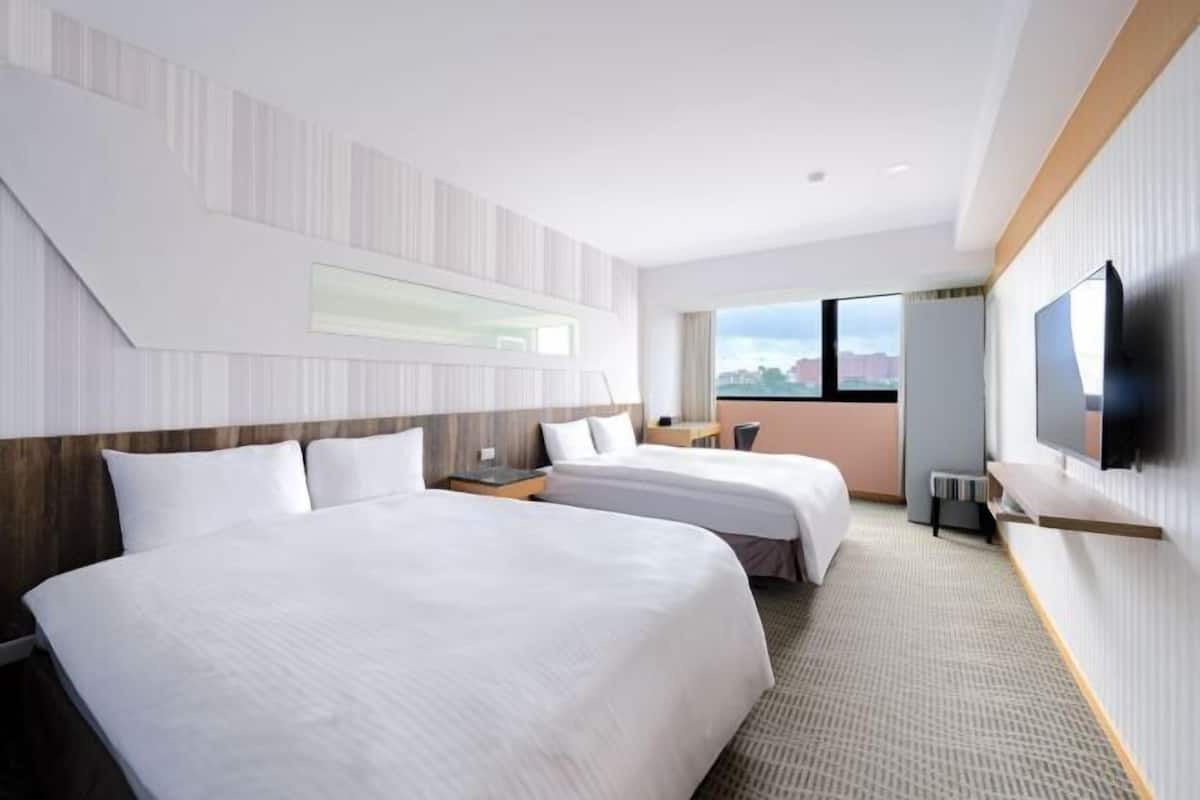 Down duvets, desk, blackout curtains, soundproofing