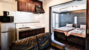 Desk, soundproofing, iron/ironing board, free WiFi - Terrace Resort Shintoshin (Naha)