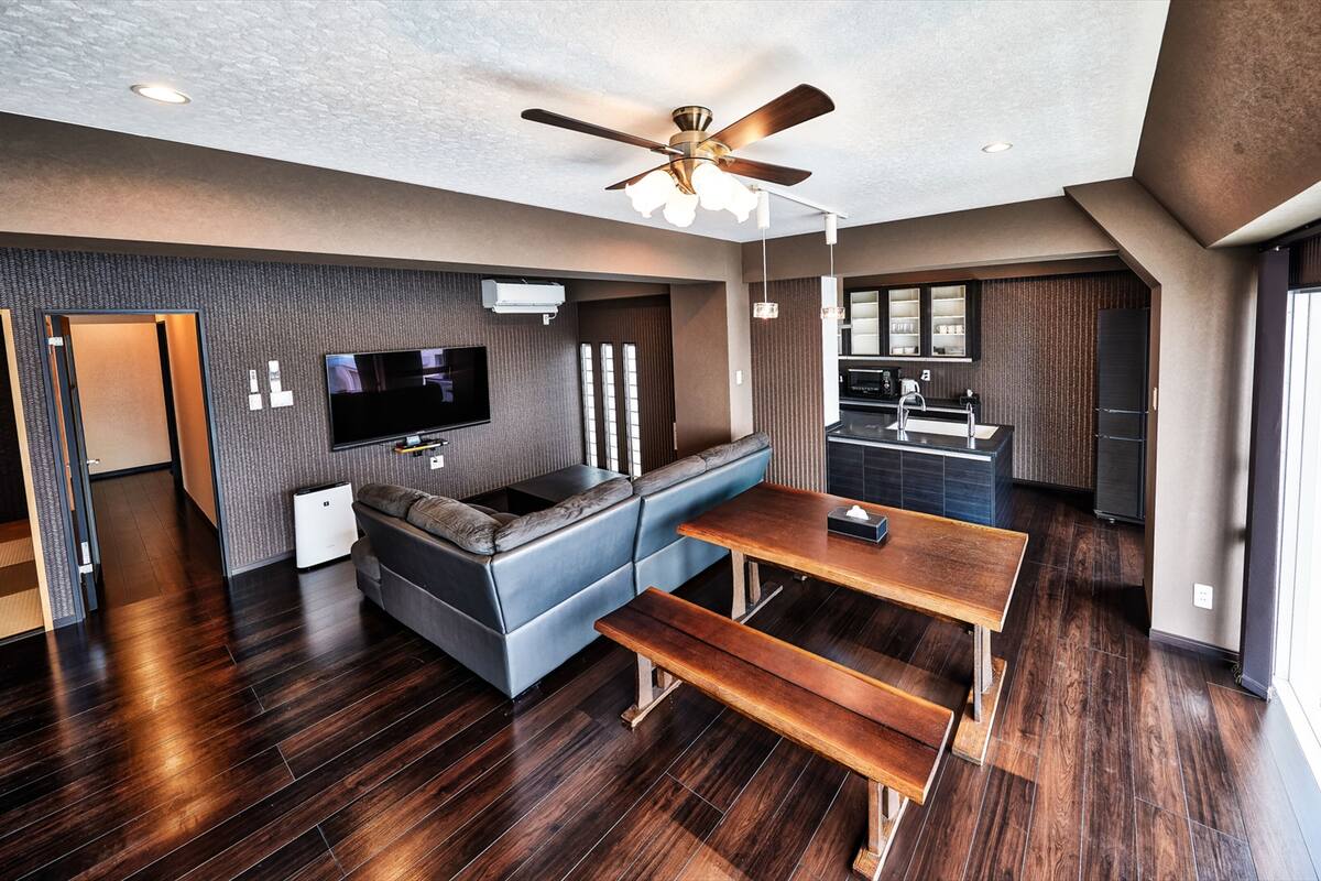 Suite Deluxe, 3 chambres, non-fumeur, sauna | Bureau, système d’insonorisation, fer et planche à repasser