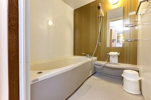 Twin Room | Bathroom | Separate bathtub and shower, deep-soaking bathtub, free toiletries