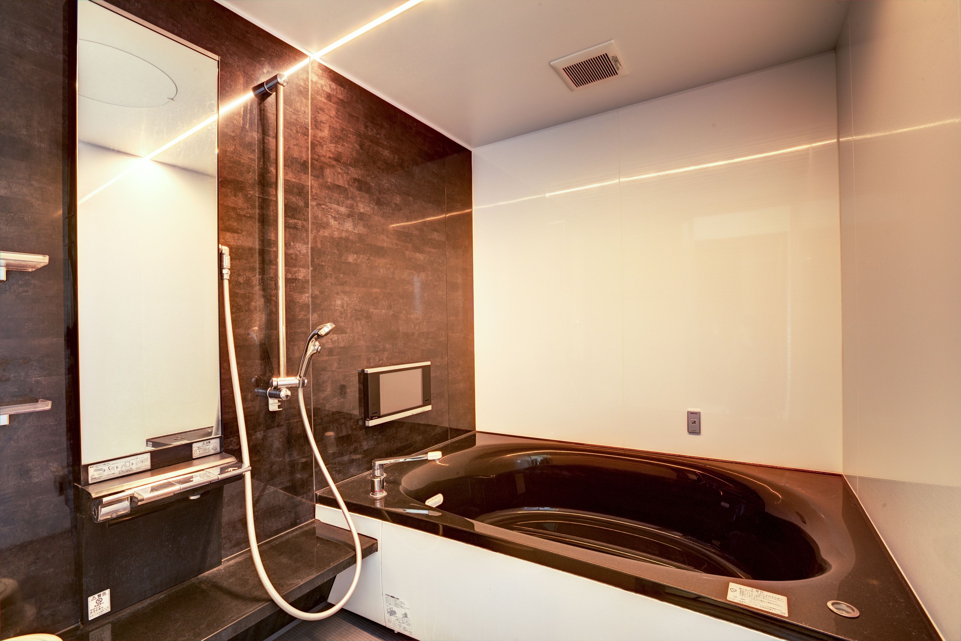 Habitación Deluxe | Baño | Bañera y ducha independientes y bañera profunda