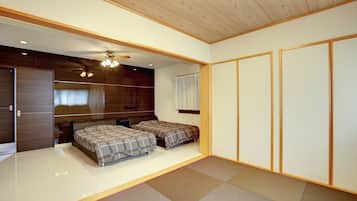 Deluxe Room | Desk, soundproofing, iron/ironing board, free WiFi