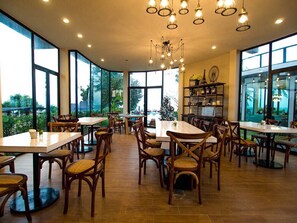 Breakfast, lunch, dinner served; Thai cuisine - L'air Du Pran (Sam Roi Yot)