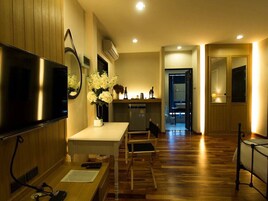 Minibar, escritorio, cortinas blackout y camas plegables/adicionales 