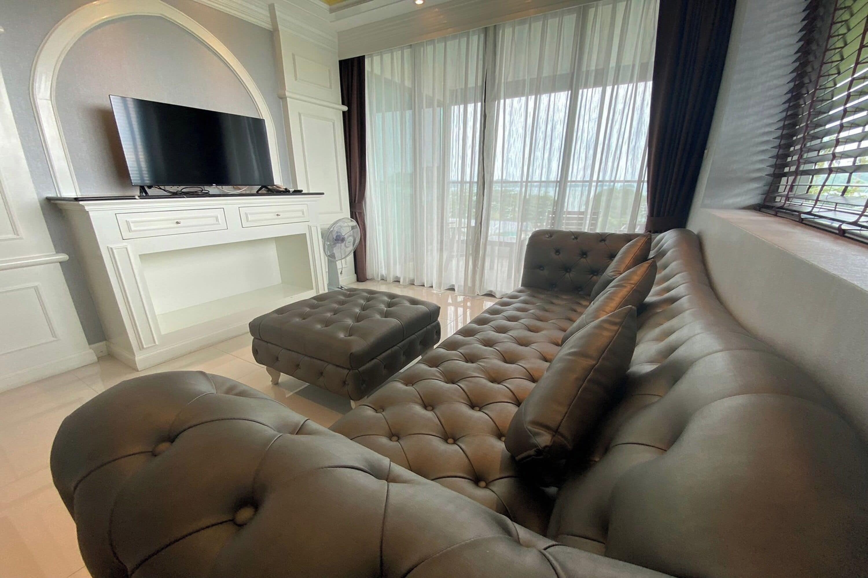 family room | 1 bedroom, premium bedding, in-room safe, desk