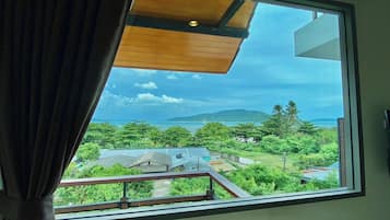 Deluxe Sea View | Rúmföt af bestu gerð, öryggishólf í herbergi, skrifborð, hljóðeinangrun