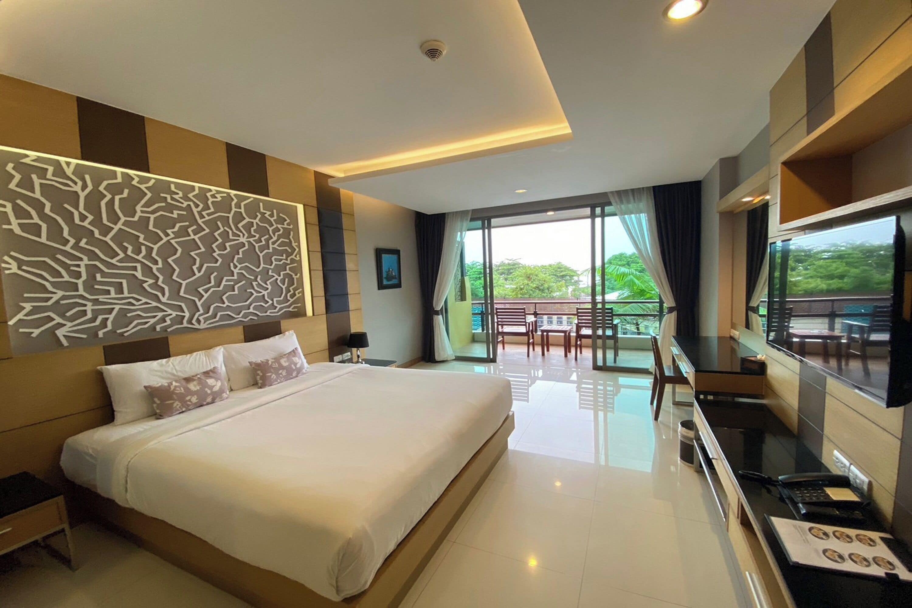 Deluxe Double Room | Premium bedding, in-room safe, desk, soundproofing