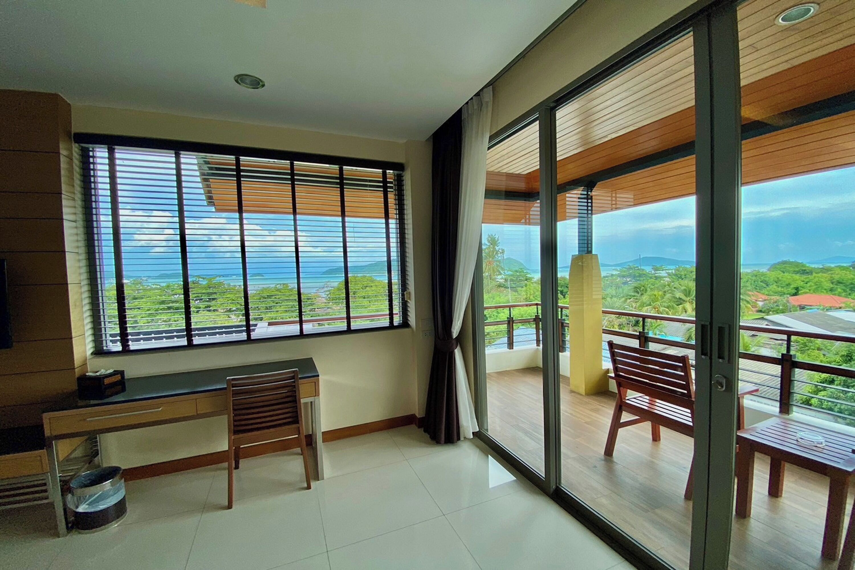 deluxe sea view | 1 bedroom, premium bedding, in-room safe, desk