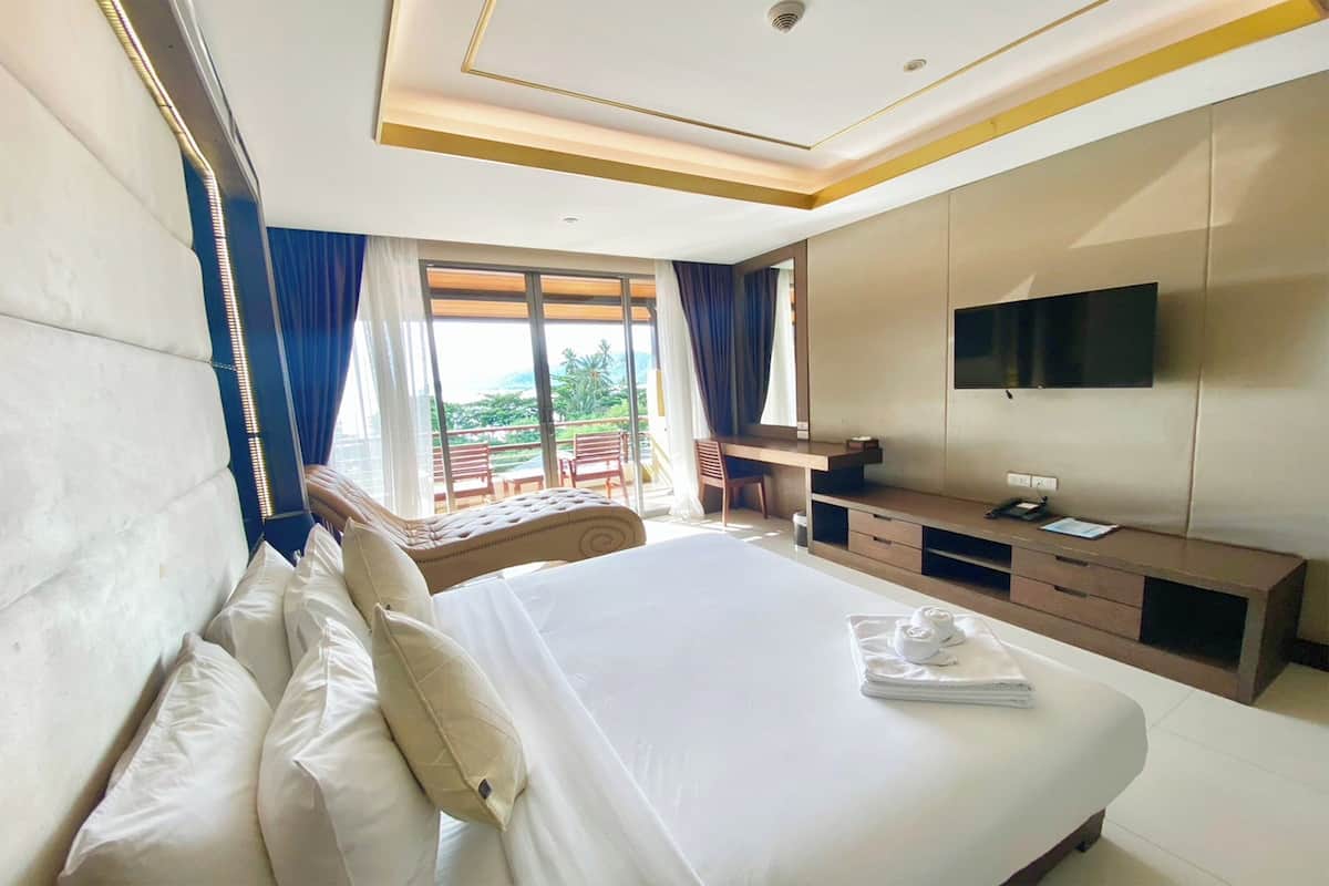 Executive Room, Bathtub, Sea View | Premium bedding, in-room safe, desk, soundproofing