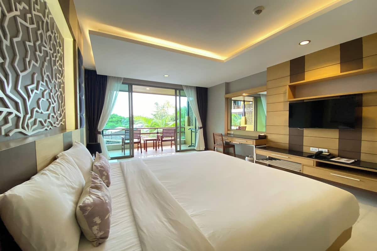 Deluxe Double Room | Premium bedding, in-room safe, desk, soundproofing
