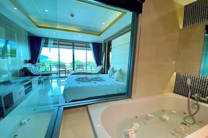 Executive Room, Bathtub, Sea View | Bathroom