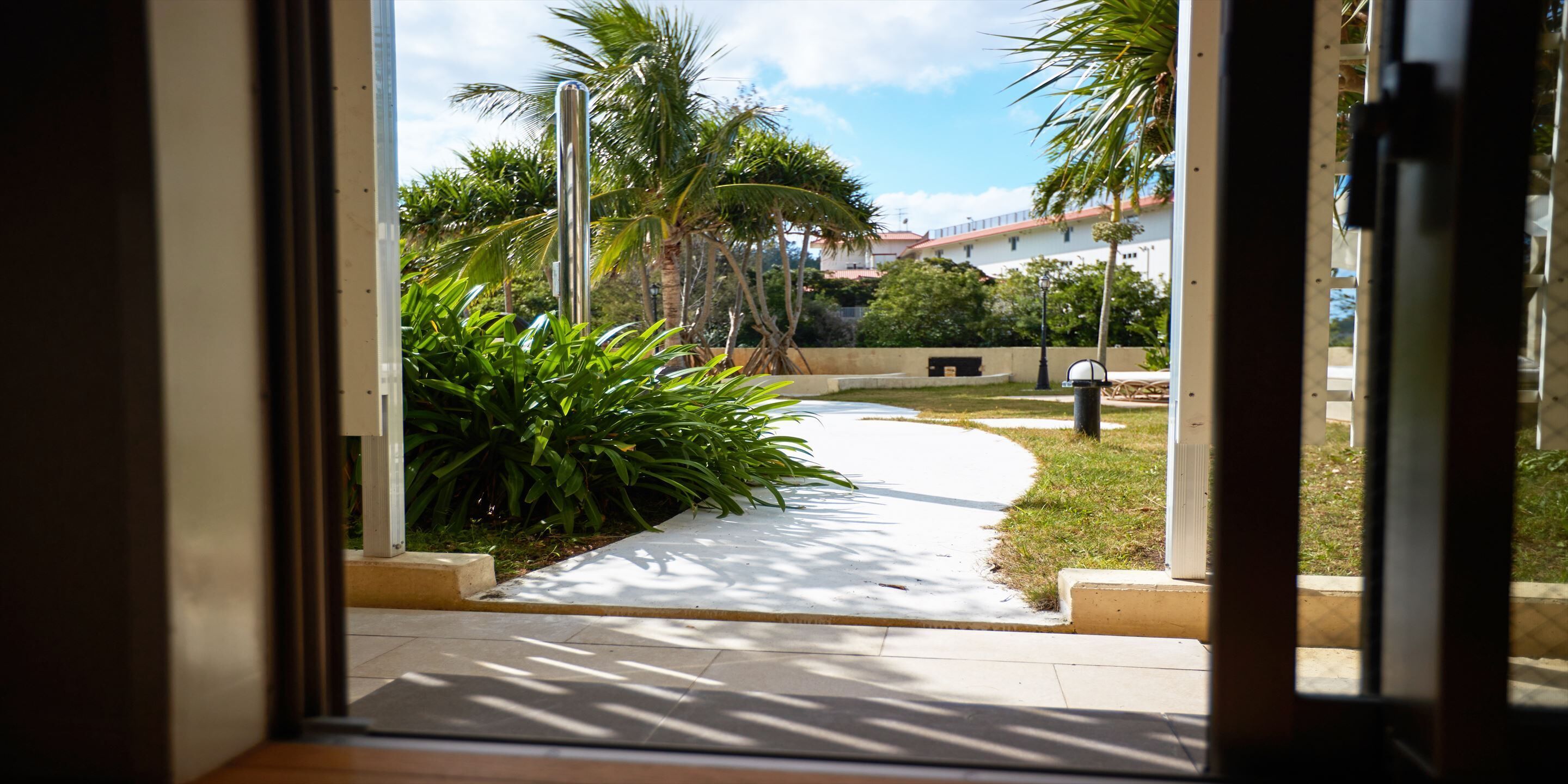 deluxe twin room with lounge, non-smoking | balcony view