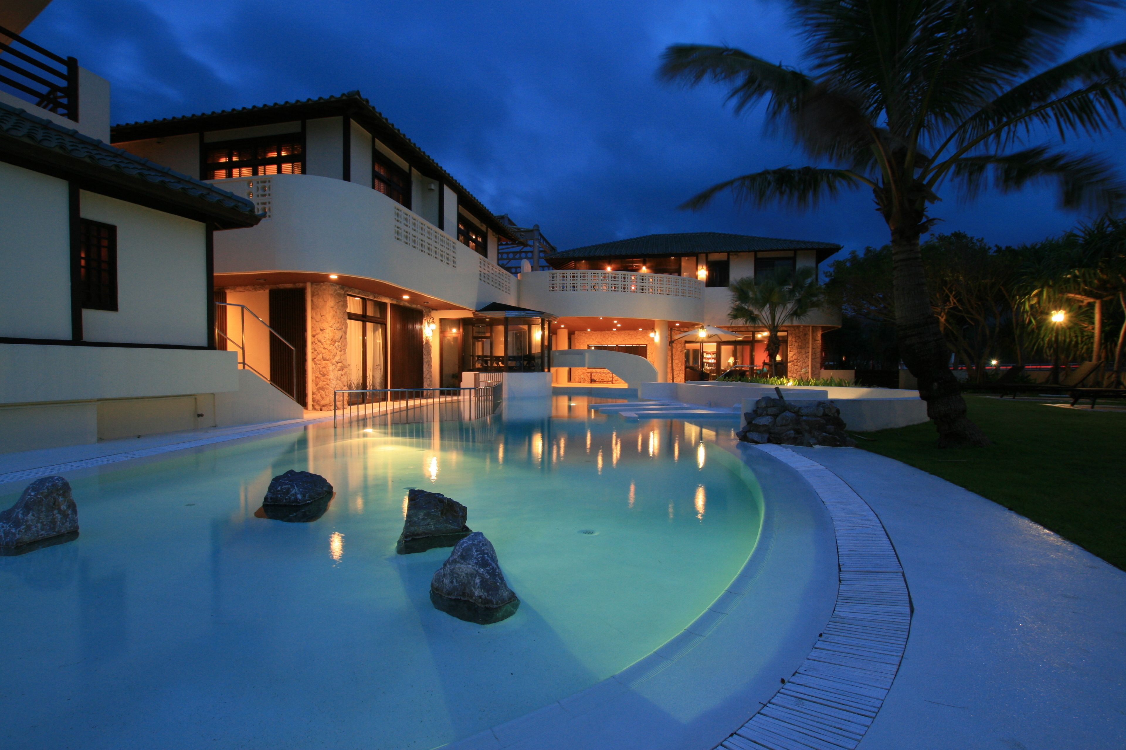 Seasonal outdoor pool