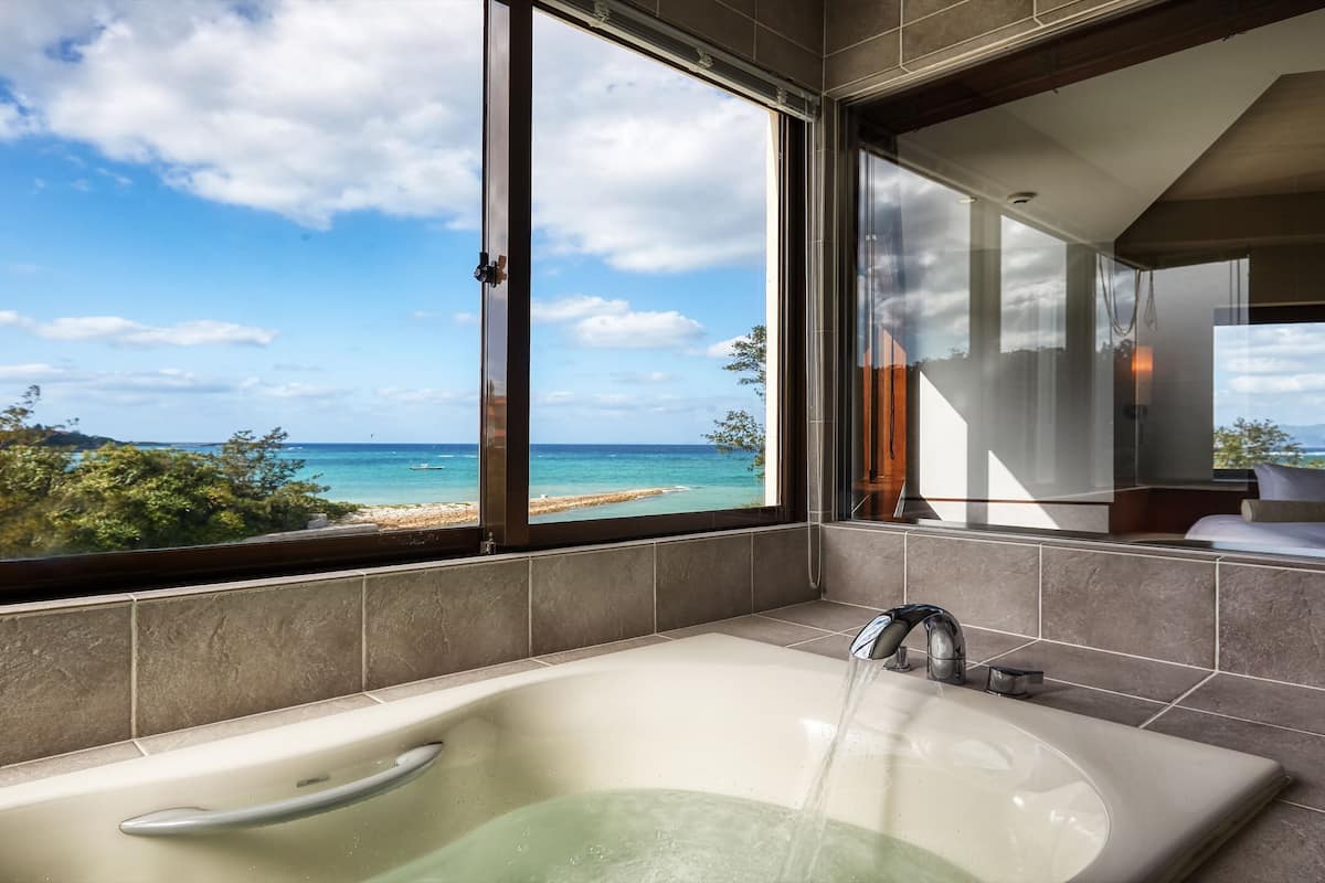 10 bedrooms, in-room safe, desk, soundproofing