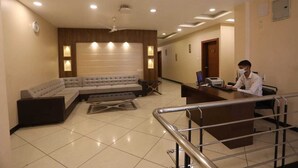 Lobby sitting area - Hotel Shri Khedapati International (Dewas)