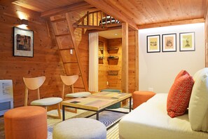 Husvogn – comfort | Oppholdsrom | Bøker