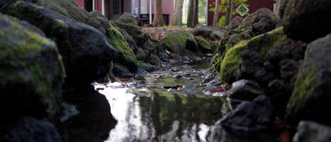 Lasten leikkialue ulkona