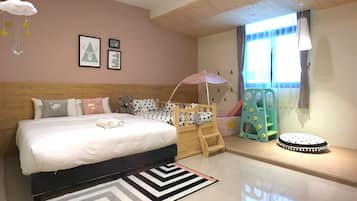 Family Triple Room, 1 King Bed | Desk, blackout drapes, rollaway beds, free WiFi