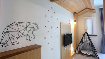 Deluxe Double Room, Balcony | Desk, blackout drapes, rollaway beds, free WiFi