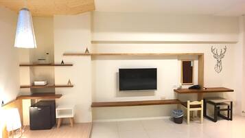 Family Triple Room, 1 King Bed | Desk, blackout drapes, rollaway beds, free WiFi