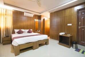 Deluxe Double Room (AC) | Desk, iron/ironing board, free WiFi, bed sheets - Shoba Tulip (Bengaluru)