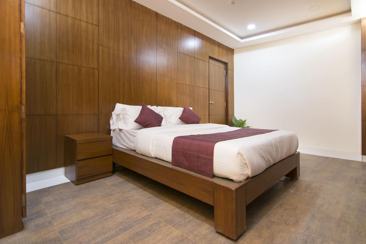 Studio Suite ( AC) | Desk, iron/ironing board, free WiFi, bed sheets
