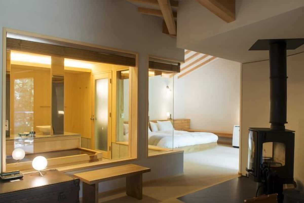 1 bedroom, premium bedding, down comforters, memory foam beds