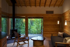 1 bedroom, premium bedding, down comforters, memory foam beds