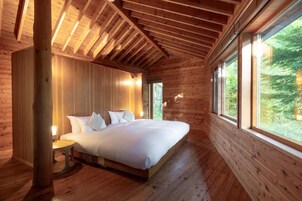 1 bedroom, premium bedding, down comforters, memory foam beds